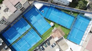padel court size