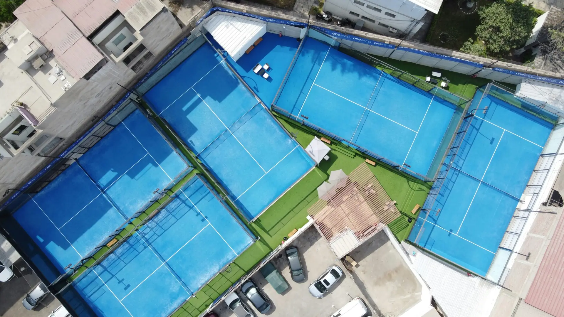 padel court size
